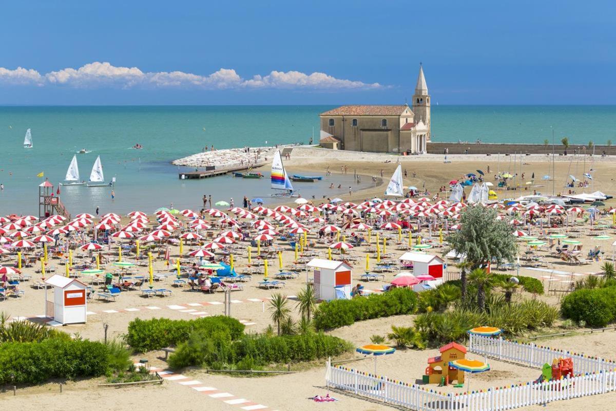 Ampio Bilocale Caorle Lungomare Levante Екстер'єр фото